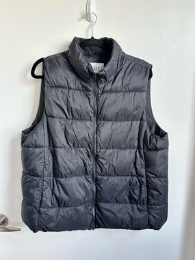 GAP Black Quilted Puffer Vest